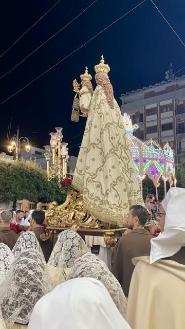 Infiorata del LabUM e devozione: Mottola celebra la Madonna del Carmine