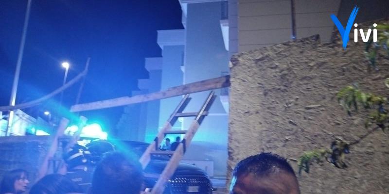 Cade inavvertitamente in una botola: giovanissima finisce in ospedale