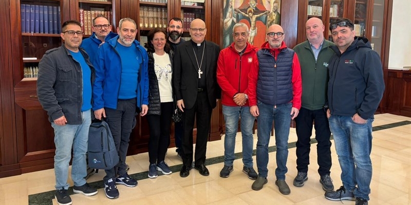 Il vescovo Iannuzzi tra i lavoratori della Natuzzi