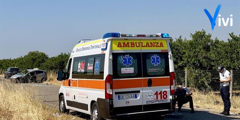 Auto vs furgone: scontro sulla provinciale