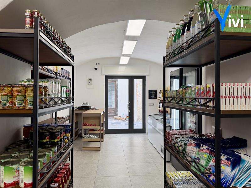 Alimentari F.lli Gravina, in via Vittorio Emanuele