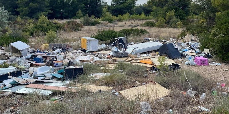 Emergenza rifiuti: il consigliere regionale Perrini chiede interventi urgenti