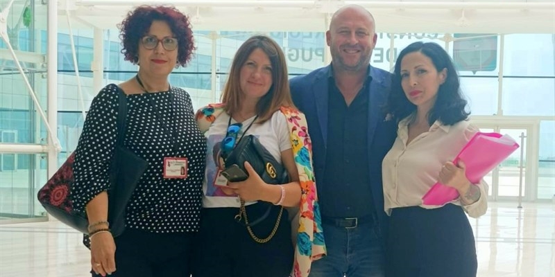 Le socie dell'associazione "Le Amazzoni" e il consigliere regionale Perrini Le socie dell'associazione "Le Amazzoni" e il consigliere regionale Perrini