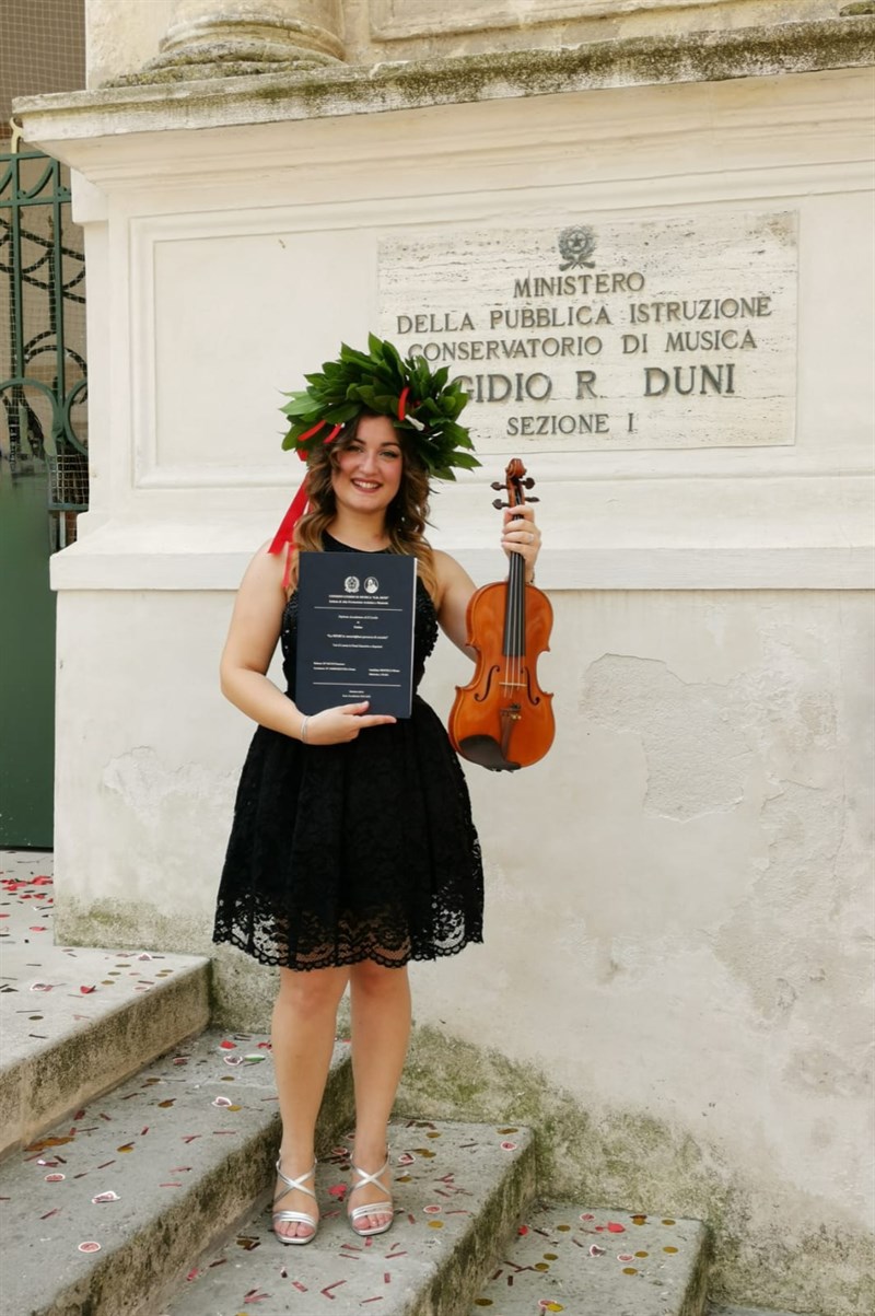 Diploma Accademico di II livello in Violino conseguito presso il Conservatorio di musica "E.R.Duni" di Matera con votazione 110/110