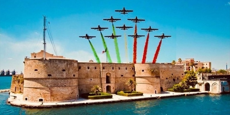 Frecce Tricolori di nuovo nei cieli di Taranto