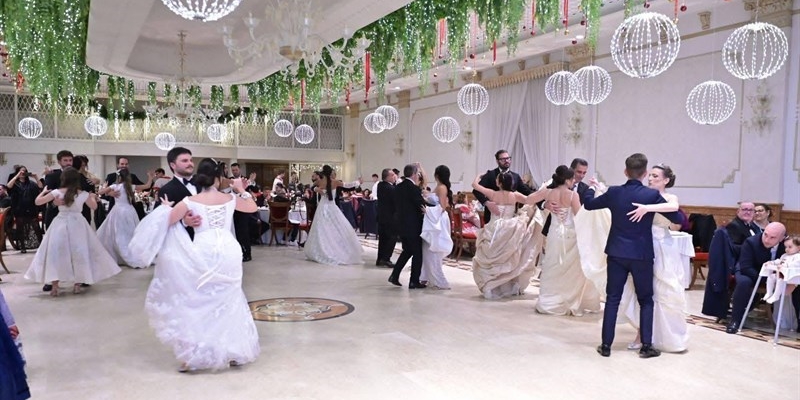 Gran ballo delle debuttanti: un'idea di una stilista ginosina