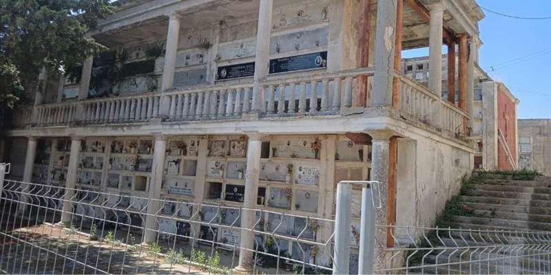 Cimitero, Arrè incalza: «Condizioni drammatiche, urge commissione d'inchiesta»