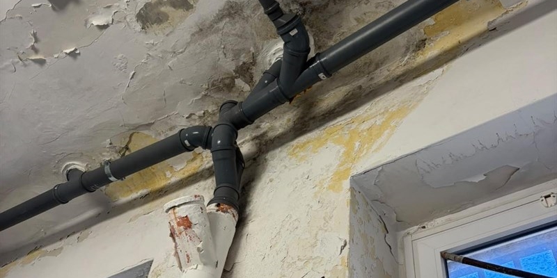 Studenti del "De Ruggieri" in protesta: "Aule fatiscenti e disagi per i cantieri"