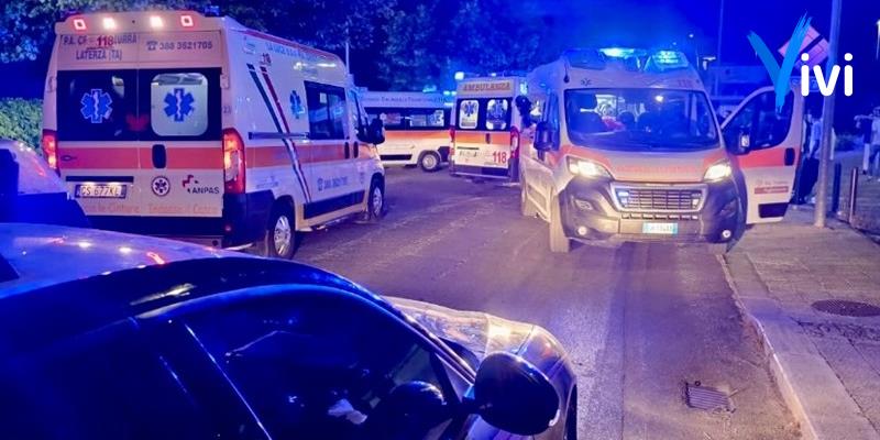 Scontro notturno su via Roma: 6 persone in ospedale