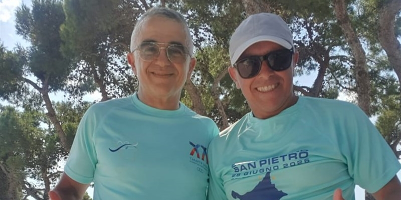 Impresa a nuoto intorno a San Pietro per due massafresi