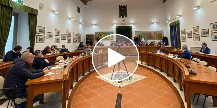 Consiglio Comunale a Massafra: approvato il Bilancio Consolidato, dibattito sulla vertenza Polibeck