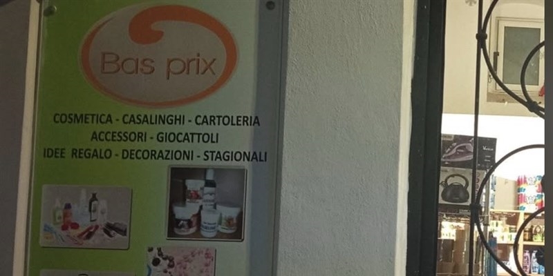 Rapina al negozio di cosmesi: la comunità africana grida "Basta"