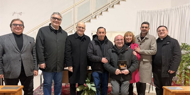 Poesia e solidarietà per il libro "Senza Titolo" di Mottolese