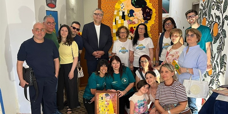 Arte e tradizione a Palagiano, inaugurate due opere all'uncinetto