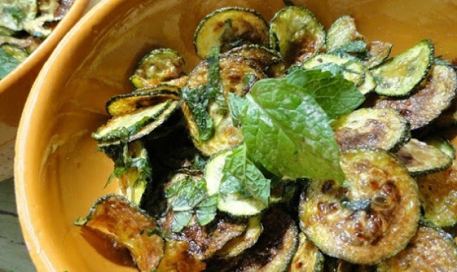 RICETTA DI ZUCCHINE ALLA POVERELLA